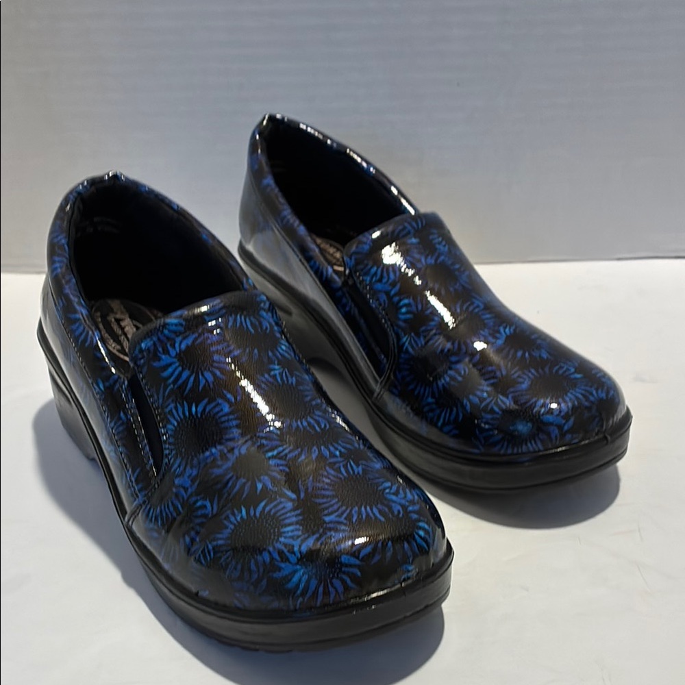 Easy Works by Easy Street
Slip resistant clogs 
Size 10 M women’s